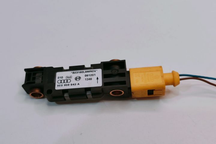 Senzor Impact 8E0959643A Audi A4 B6