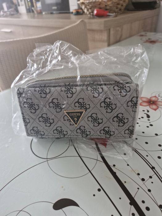 Portofel frumos pentru doamne