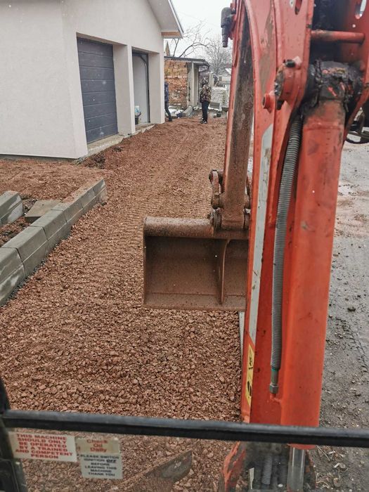 Услуги със мини багер,бобкат и самосвал