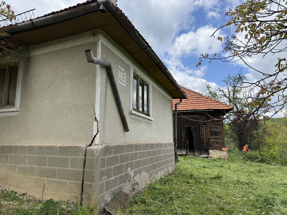 Casă de vânzare .