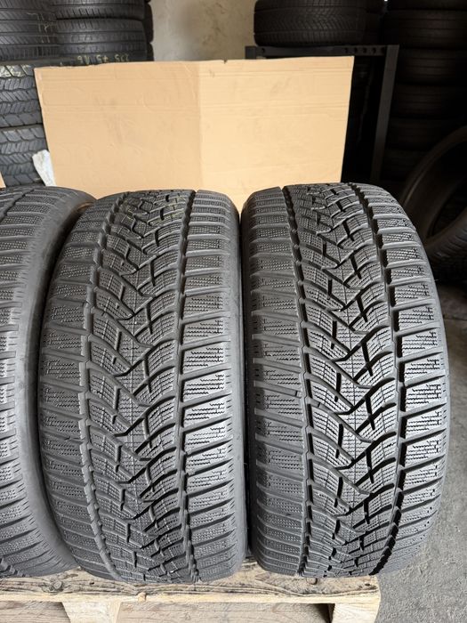 4 anvelope iarna ca NOI 235/45/18 , Dunlop , 8 mm !