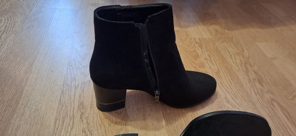 Дамски боти на ток в черно