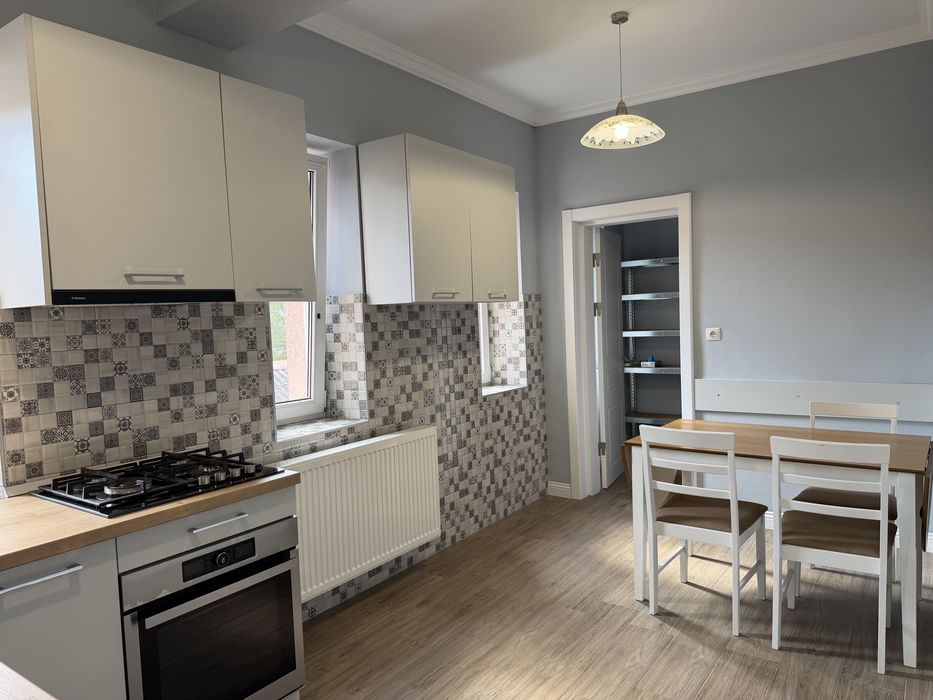 1 Decembrie, vizavi Sanovil - Apartament 2 camere, bucatarie separata si parcare!