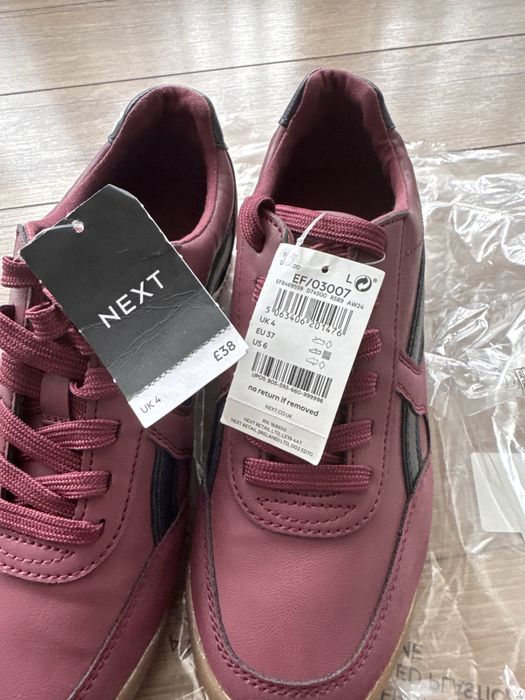 Vând  din papuci din piele Next , marimea 37