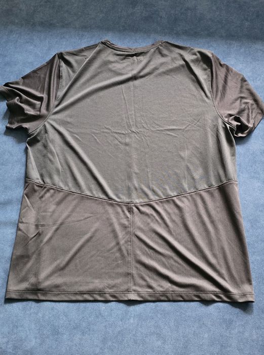 Къси панталони и тениска XL