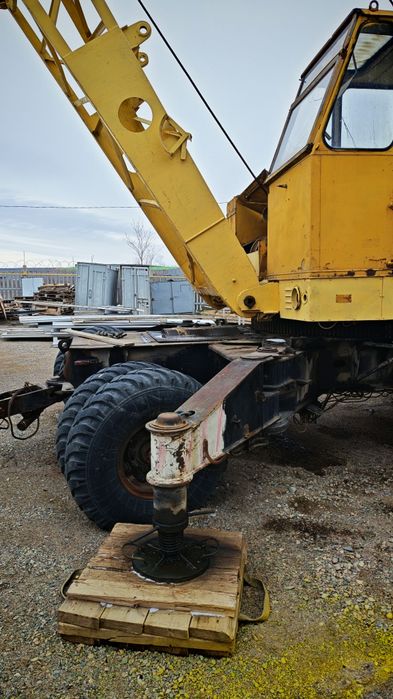 Кран на пневмоходу КС