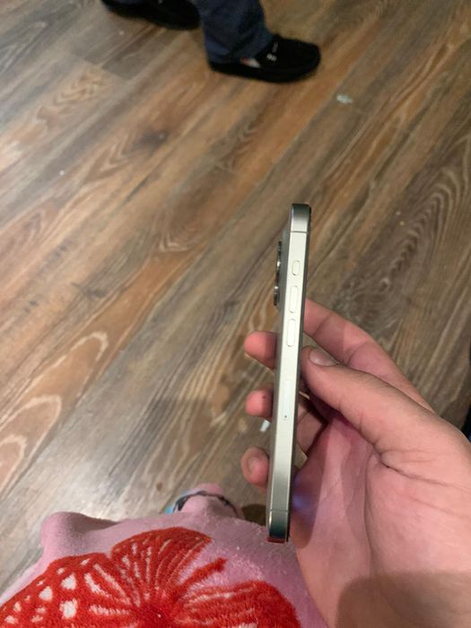 Vand sau schimb iphone 15 pro fisurat