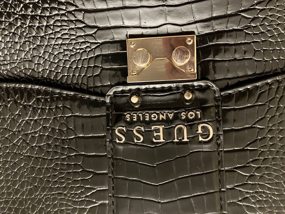 Продается новая сумка Guess оригинал
