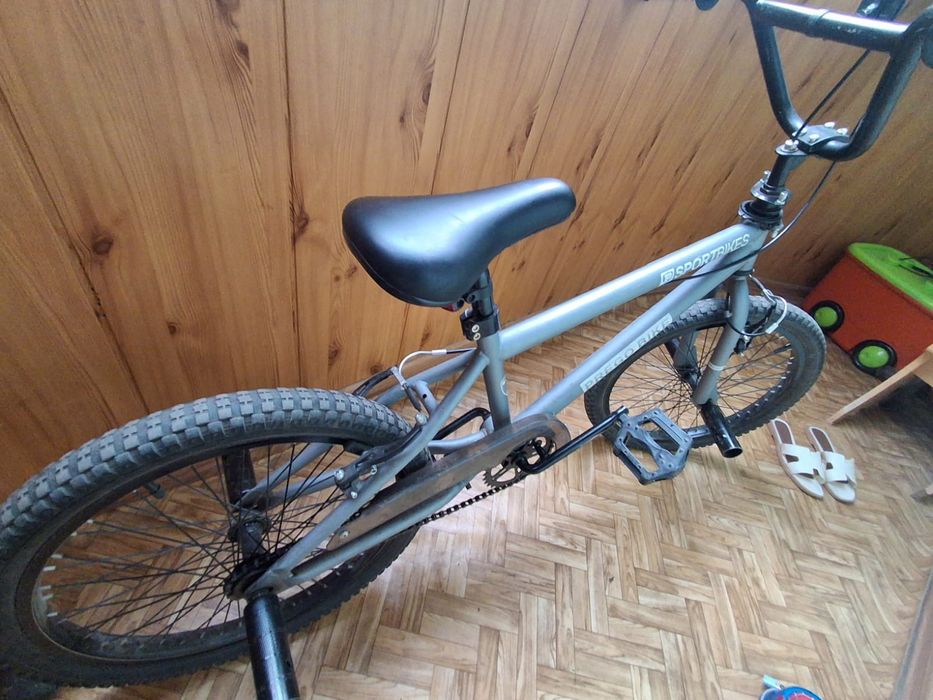 Велосипед BMX в хорошем состоянии