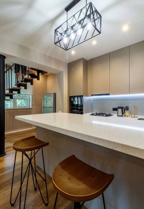 Продаётся 3ком на Ц4 81м2 ор-р: Массив Кашгар, Ц4