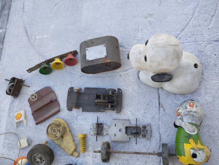 Части от стари играчки