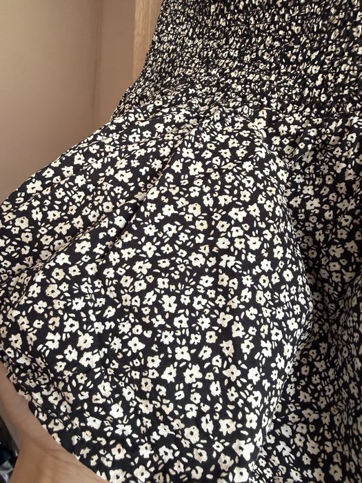 Пола Zara H&M с етикет, сива, бяла, цветя, дънкова