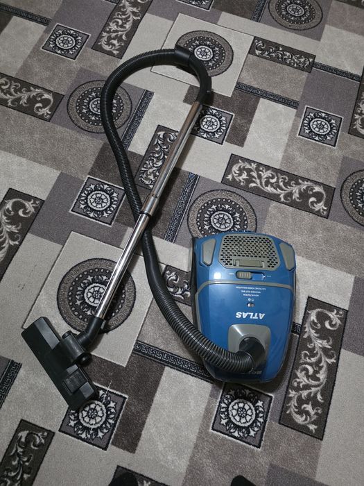 Пылесос в хорошем состоянии хорошо работает торг минимальный