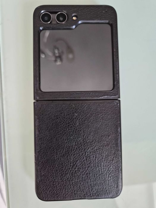 Samsung Galaxy Flip 5, 512GB без драскотини и наранявания.