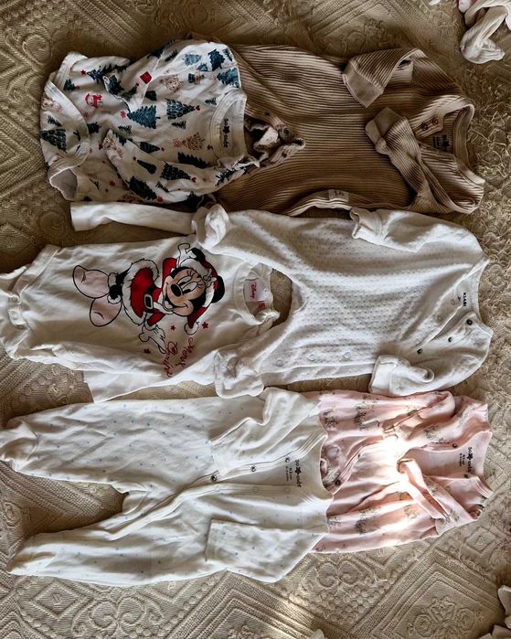 42 броя дрешки за момиченце + подарък