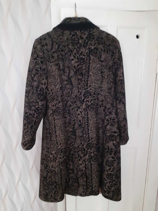 Продается женское зимнее пальто