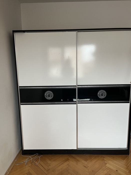 Двукрилен гардероб