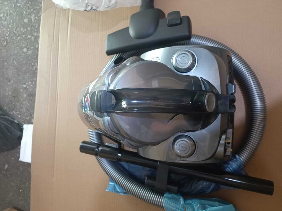 срочно продам пылесос новый