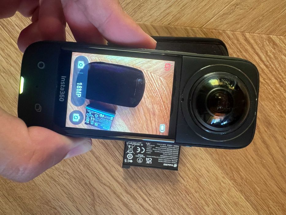 Insta360 X3 5.7K + 2 baterii și husă, fără schimb