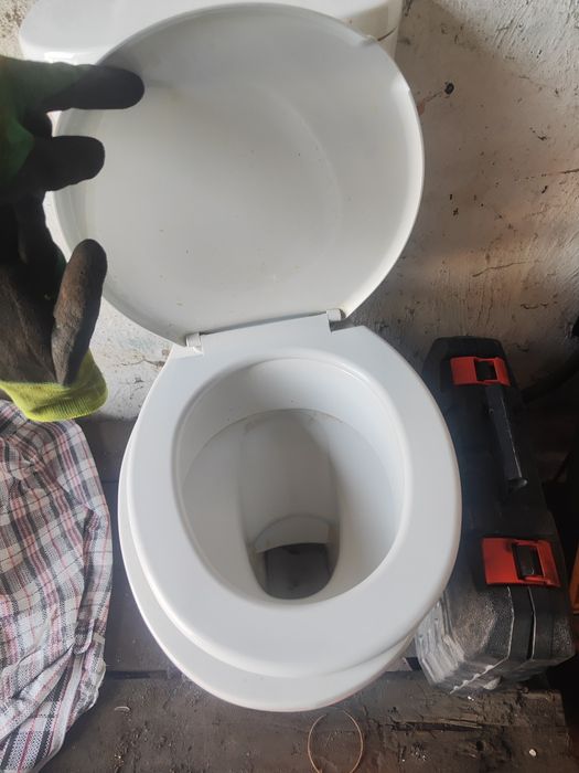 Продам унитаз в хорошем состоянии