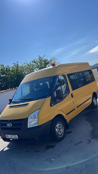 Ford transit 2011 8+1      9 locuri