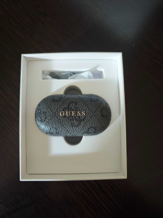 Безжични слушалки, Guess