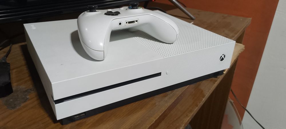 Продам или обменяю Xbox one S