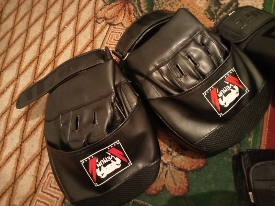 Перчатки и лапы новые !!!