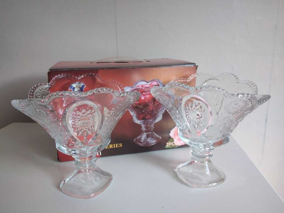 Подарочные наборы : вазочки, стаканы, кружки (новые, в упаковке)