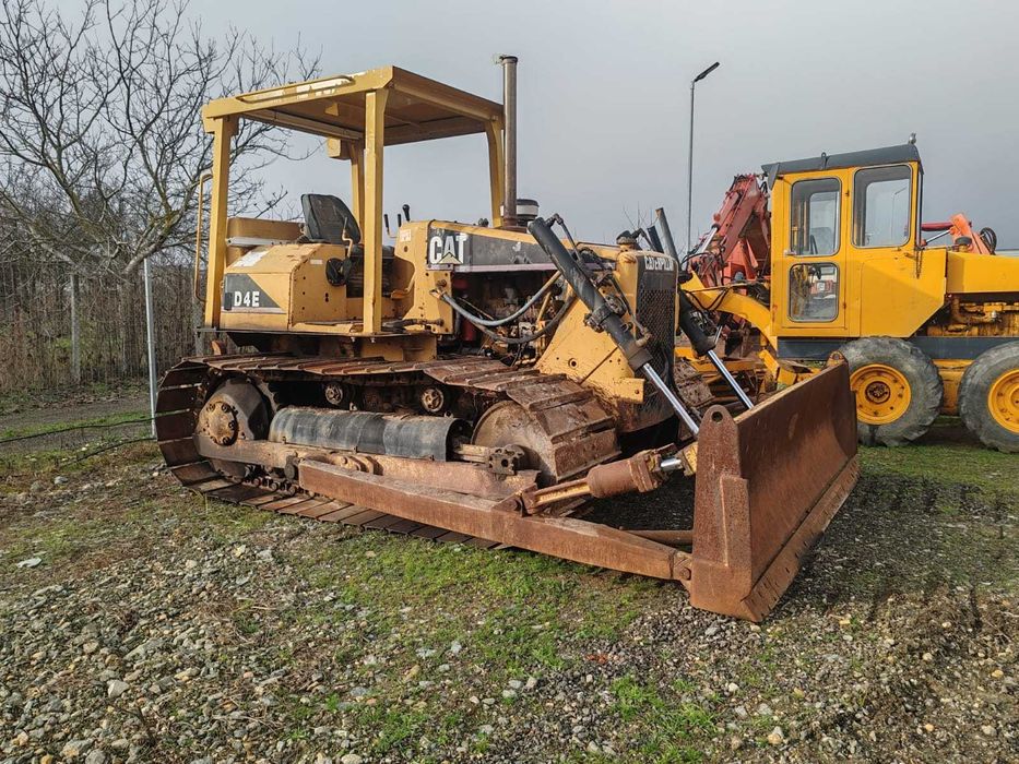 Buldozer Caterpillar D4E cu Scarificator