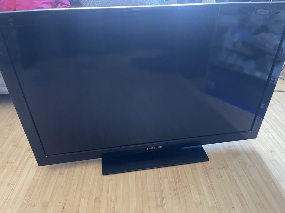 Tv  Samsung  diagonala 108  pret 300 nMicrosoft webcam LifeCam VX-1000