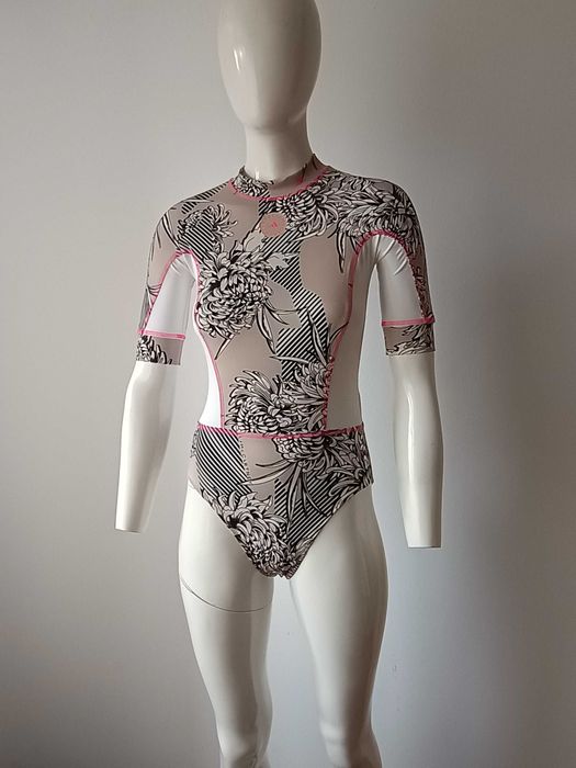 Costum de baie nou Adidas x Stella McCartney