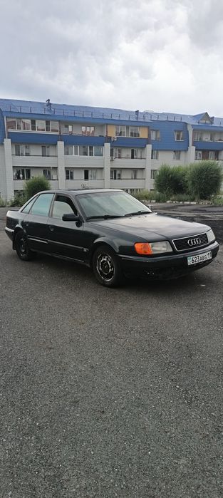 Машина ауди 100 с4