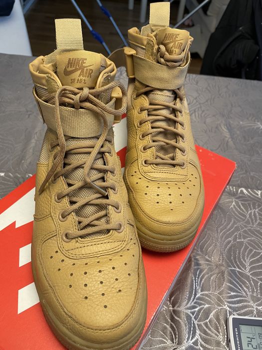 Limited Retro Nike Air Force 1 Mid