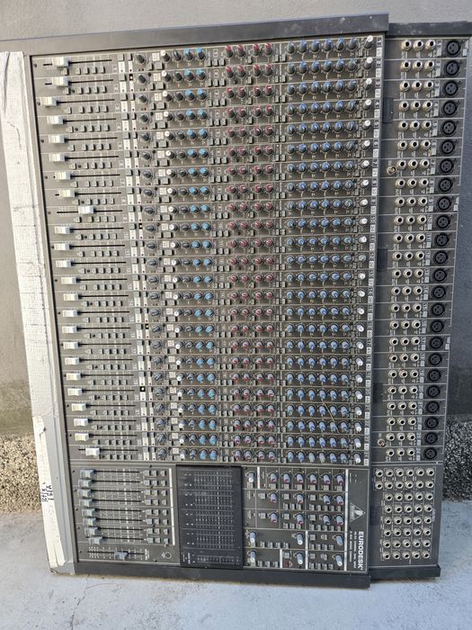Огромен мишпулт  Behringer
