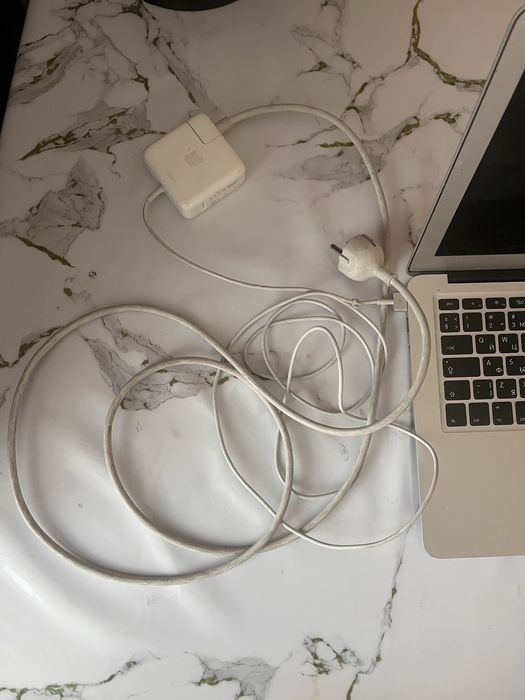 Продам MacBook Air (13-inch, 2017)