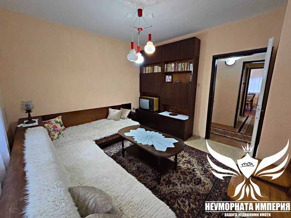 Продавам четиристаен апартамент 94кв. 1ет. гр.Асеновград, кв.Изток