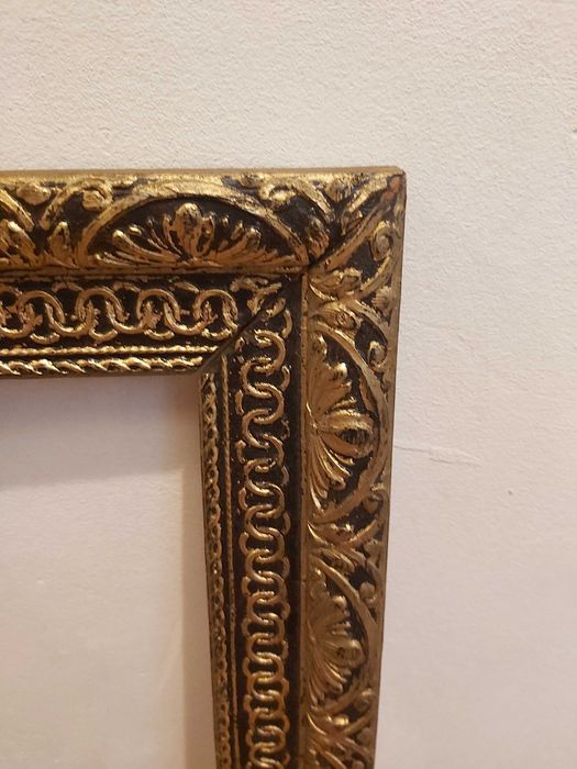 Rama tablou cadru lemn cu broderie imbracata in foita de aur