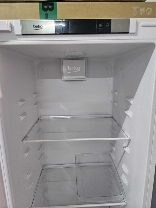 Frigider incorporabila Beko BSSA315E4FN, 309 l, Clasa D, HarvestFresh, Door open buzzer,Dairy H 177.5 cm!