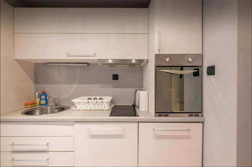 Дава се под наем Едностаен апартамент в София, Оборище - 42 кв.м за 459 € - Снимка #1