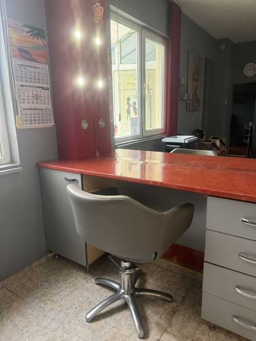 Под наем място за фризьор