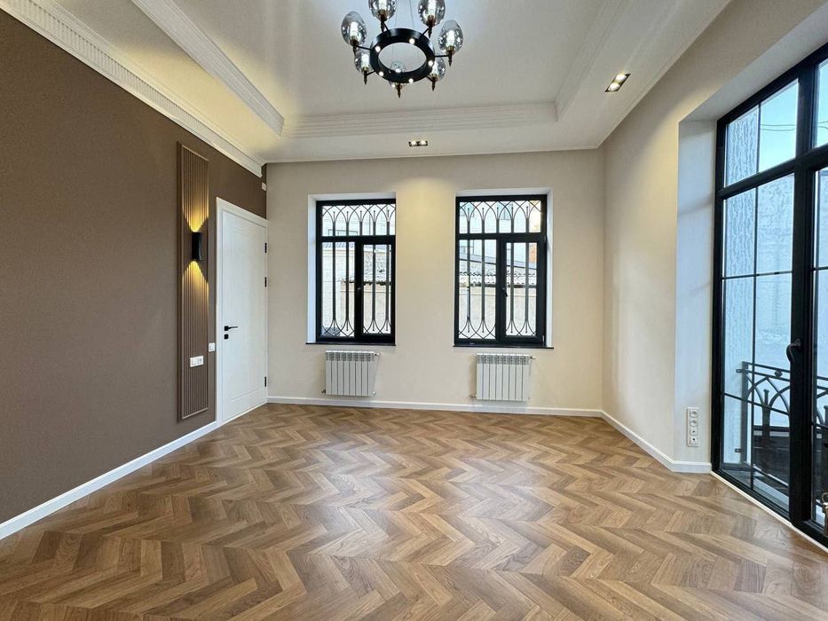 Продаётся Евро Дом, Циалковского, 3 сотки, 3 уровня