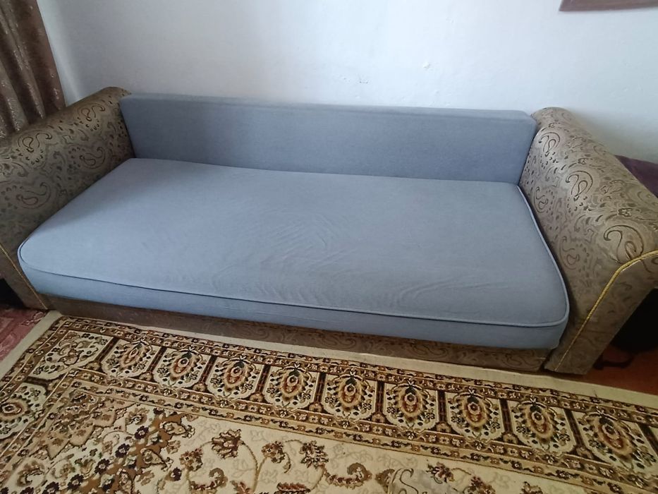 Диван продаётся почти новый