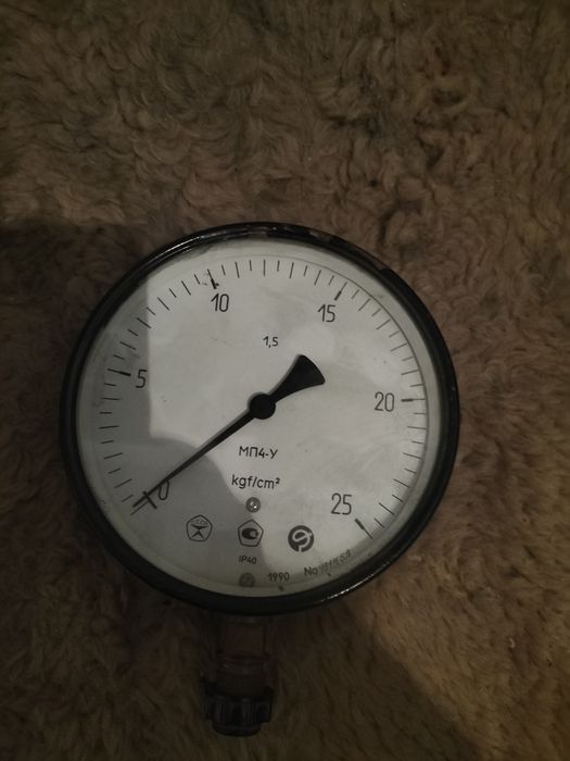 Продаю  манометр
