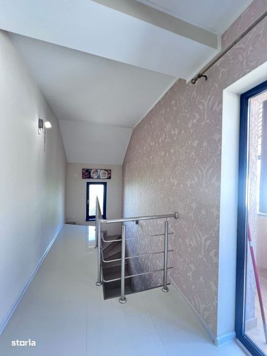 Vila Superba pentru 2 familii /9 Camere /Curte 721