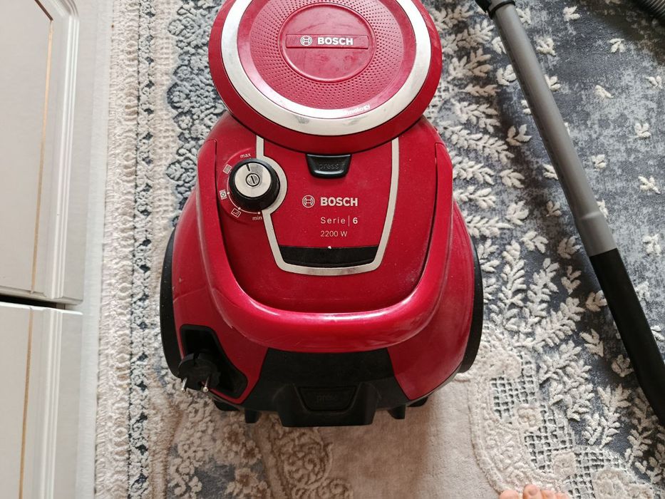Продается пылесос Bosh