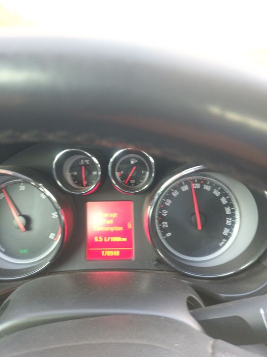 Vând Opel insignia 2011,160cp  limuzina