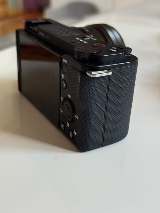 Камера Sony zv-e10