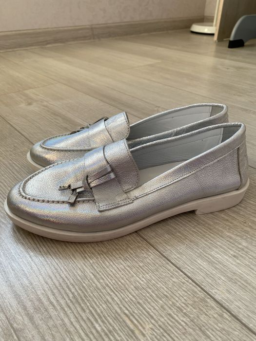 Кожаные серебрянные туфельки 38 размер