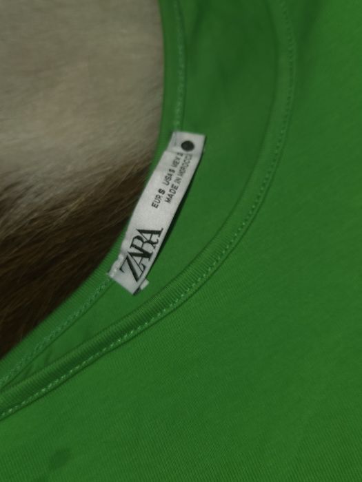 Vand body Zara verde M pe un umar cu volan